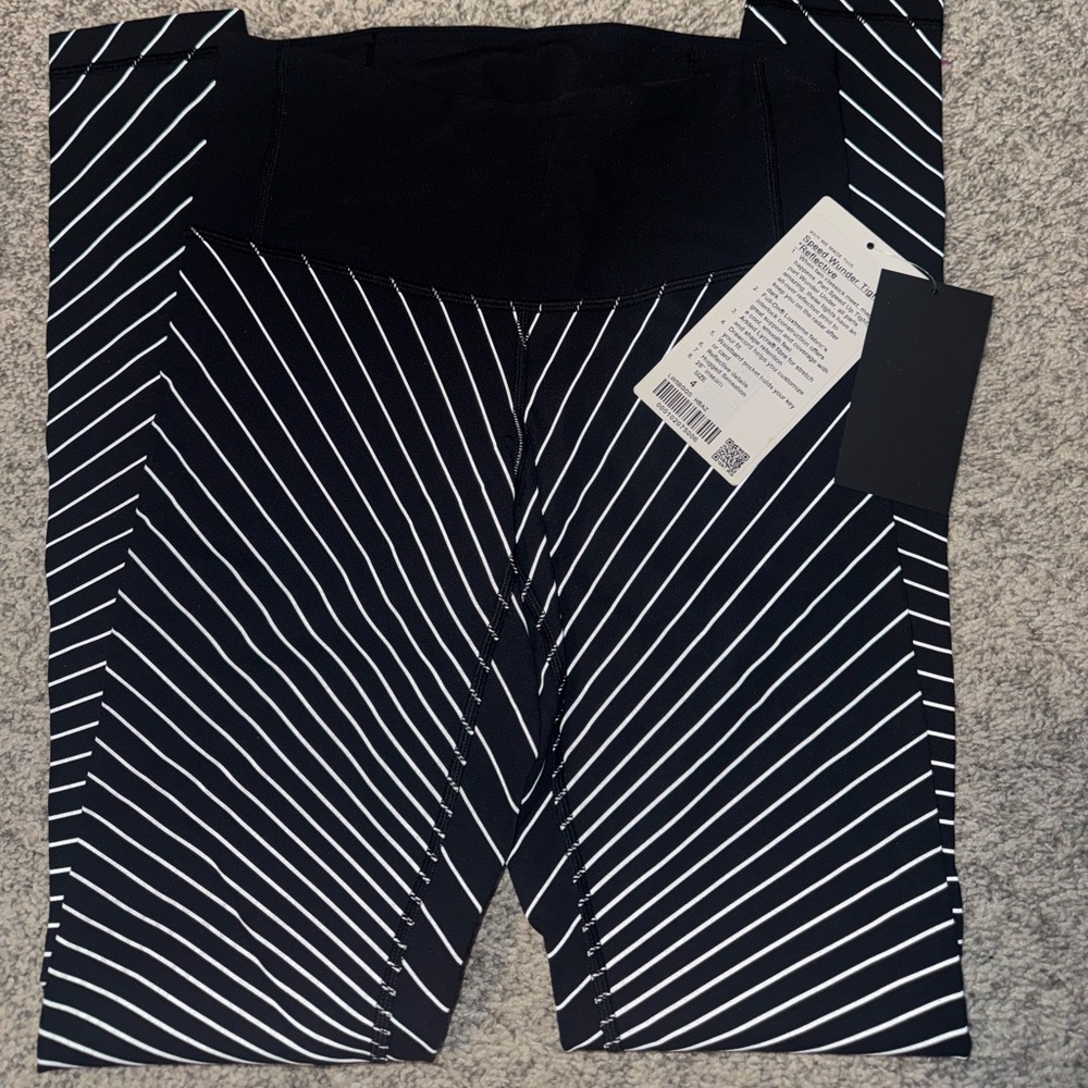 Lululemon Athletica Black and White Striped Leggings
Reflective speed wunder